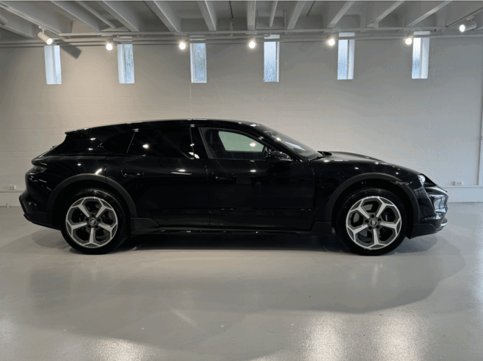 Porsche Taycan 4 Cross Turismo - Image 4
