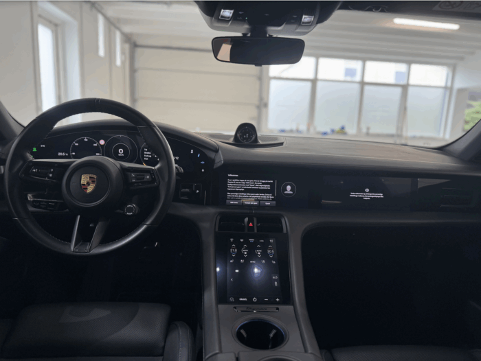 Porsche Taycan 4 Cross Turismo - Image 8