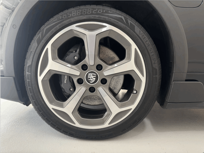 Porsche Taycan 4 Cross Turismo - Image 16