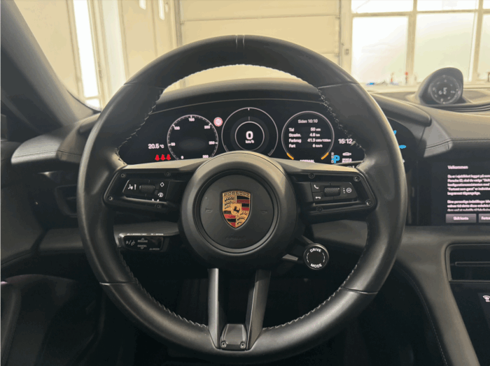Porsche Taycan 4 Cross Turismo - Image 10